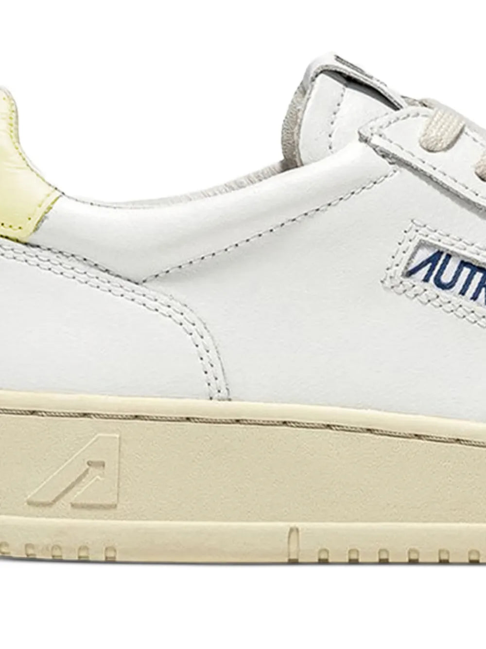Autry Medalist Low Leather Sneakers